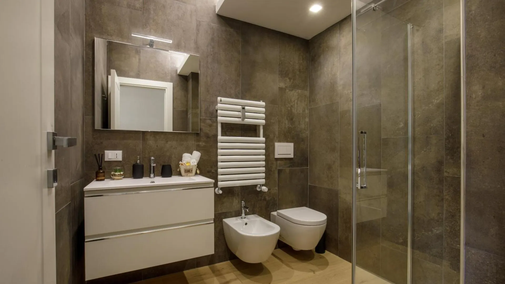Pio Vatican Flat Rome 0*,