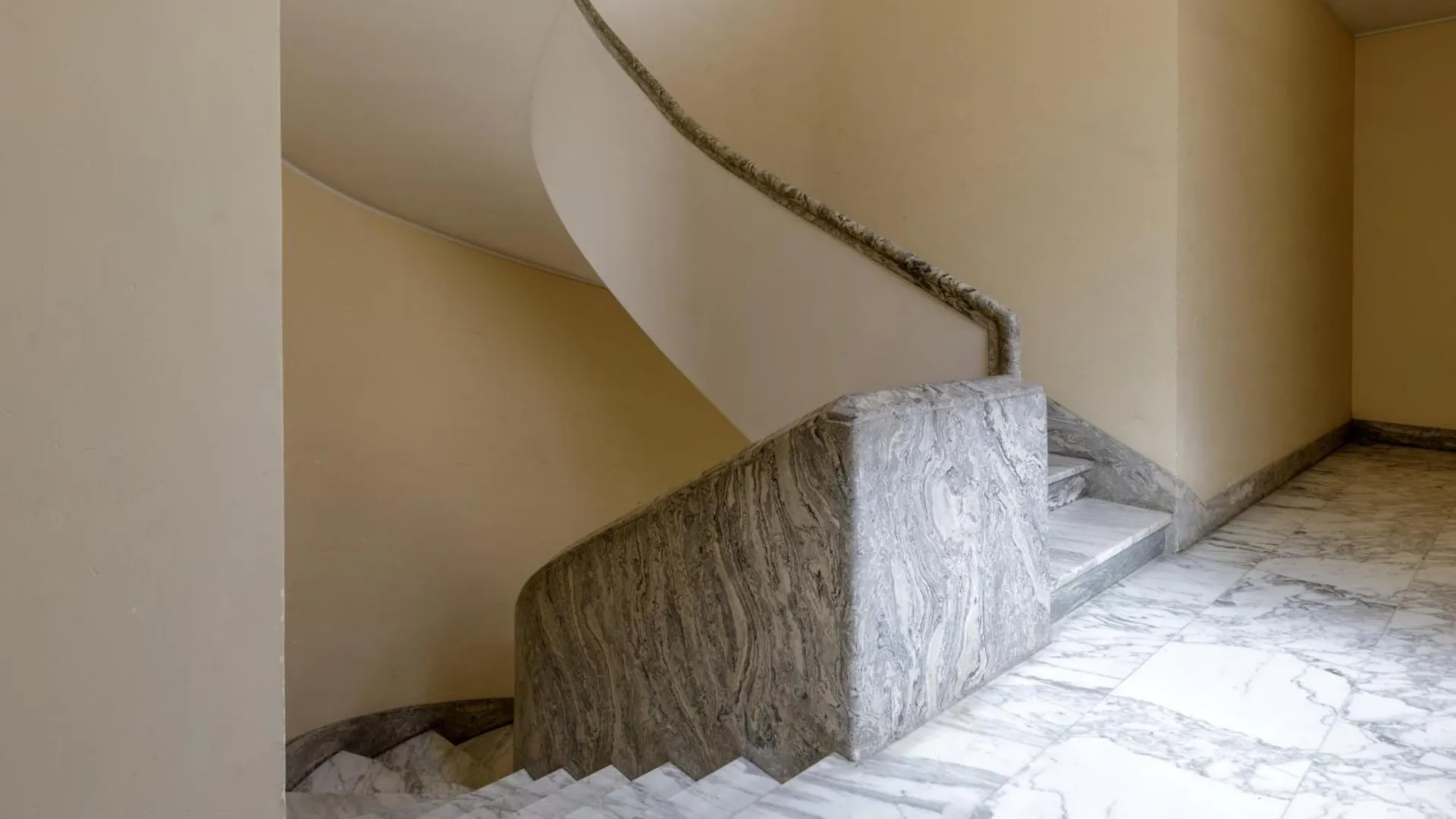 Pio Vatican Flat Rome 0*,