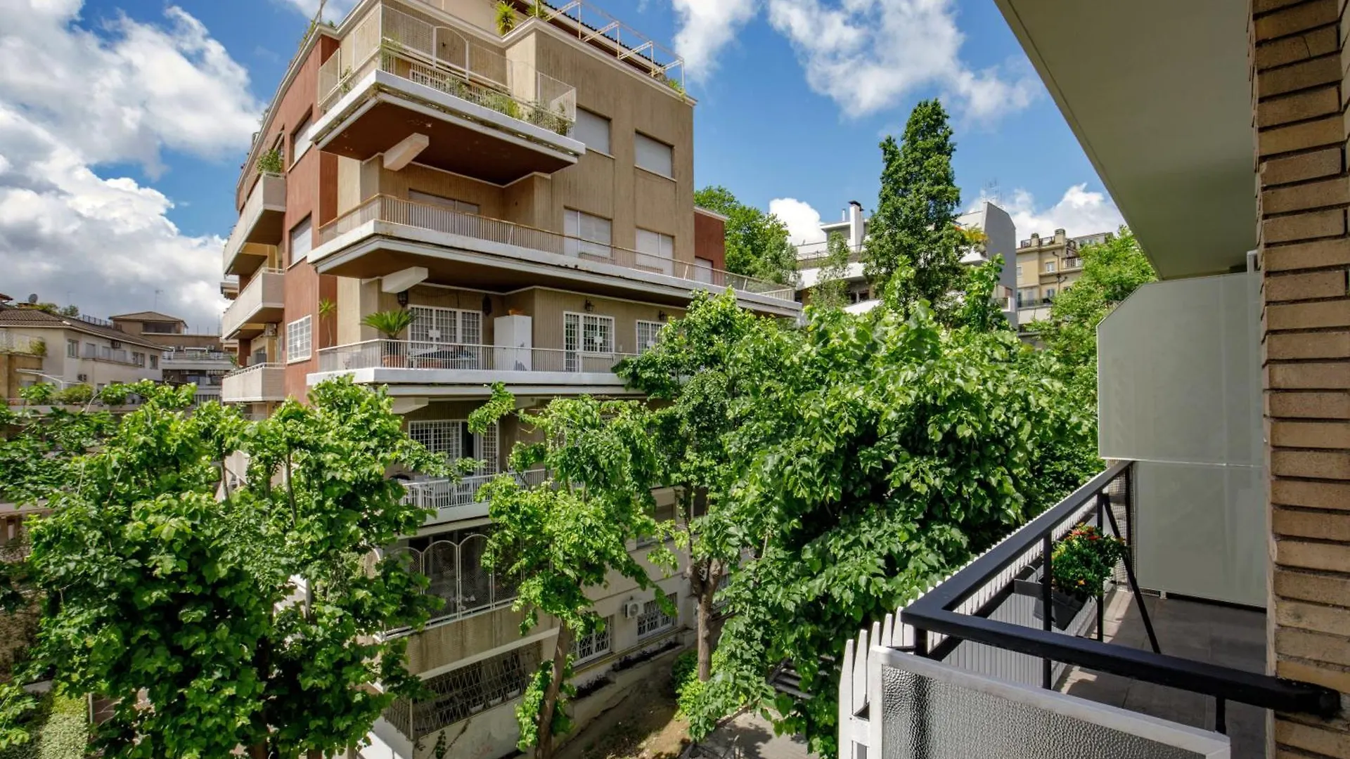 Pio Vatican Flat Rome 0*,